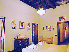 High vaults wooden beam ceilings ex.: sitting room