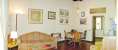 Sitting room: opposite photo