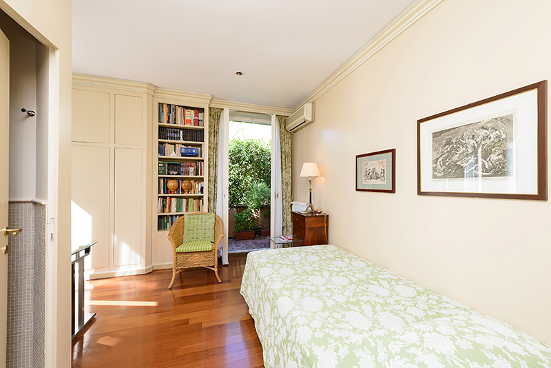 Spanish Steps Three Bedroom Apartment With Terrace For Rent