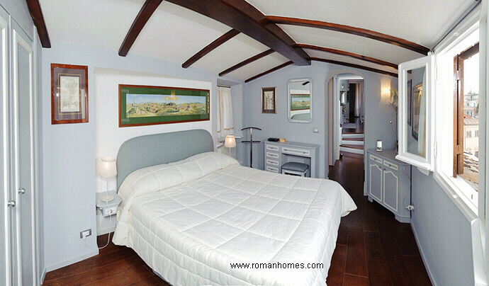 Panoramic photo of the matrimonial bedroom of the Rome Seagulls attic