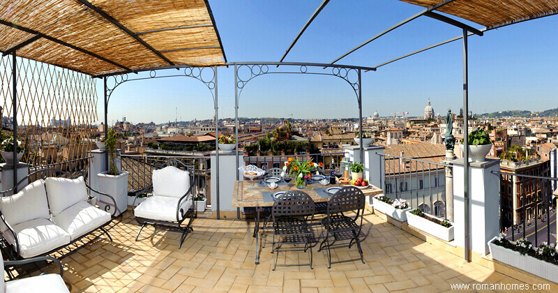 The terrace of the Rome Seagulls attic seen from its entry from the sitting-dining room