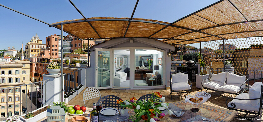 Opposite view of the terrace of the penthouse, enables you to see the entire Spanish Steps - Borghese Gardens district, which is nested on a hill, with the Seagulls penthouse being its foremost point towards the Old City centre
