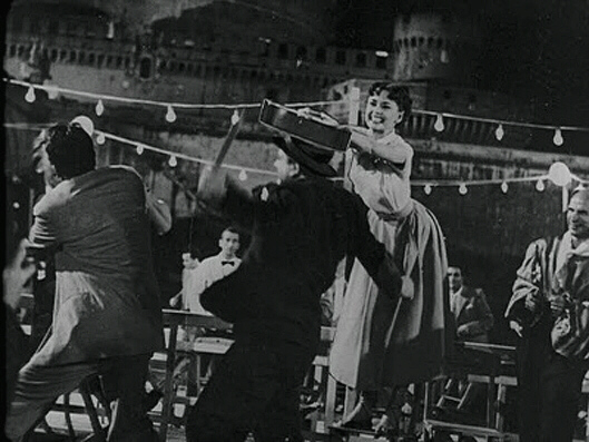 Roman-Holiday-movie-party-tiber-Castel-Santangelo-m1.jpg