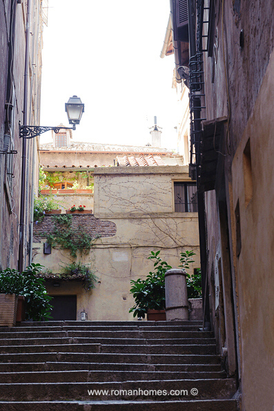 The stairway from Via della Vetrina to the Navona Signora town house