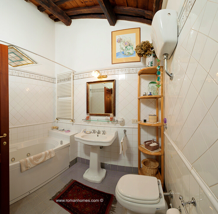 Navona Signora townhouse bathroom