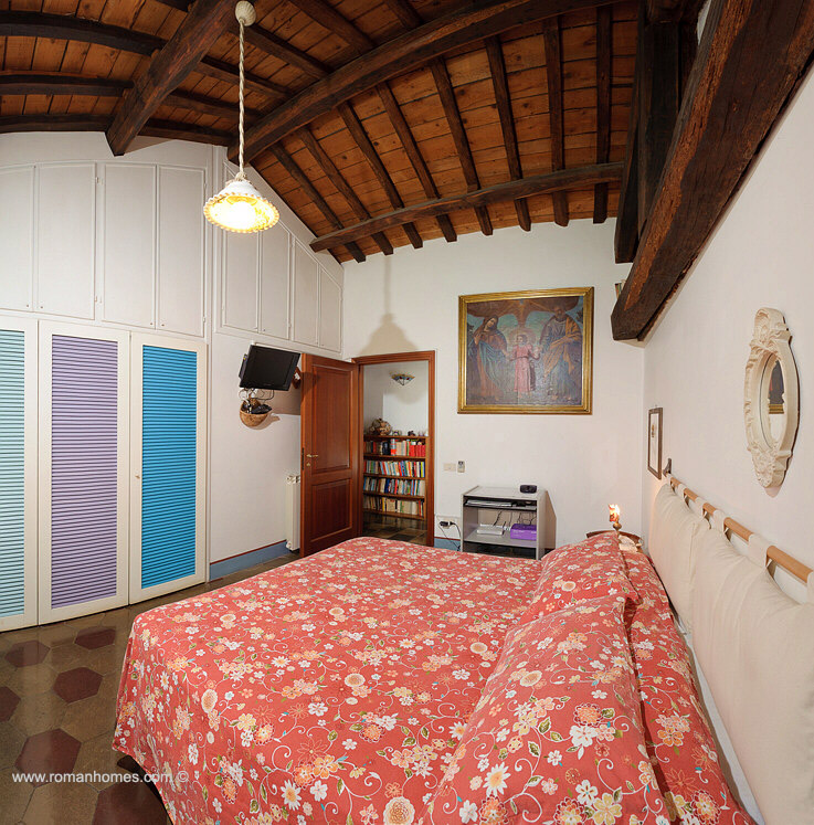 navona-signora-master-bedroom-opposite-view