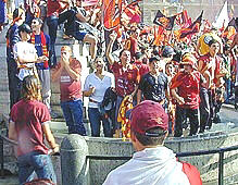 Roma fans plungins in the fountains