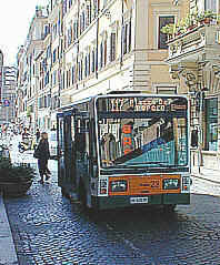 Rome electric bus 117 in Via del Corso